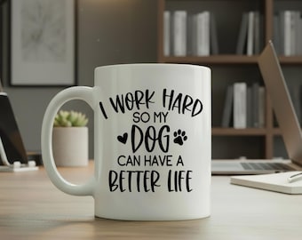 Trabajo duro para que mi perro tenga una vida mejor: Taza de café de cerámica grande