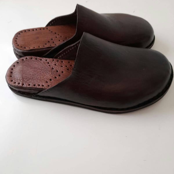 Leather clogs, mules, slippers