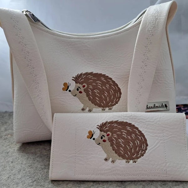 5 Sizes--Hedgehog--Machine Embroidery Design--Instant download