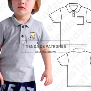 Puede incluir: Una camiseta polo gris con un personaje de dibujos animados en el bolsillo. La camiseta tiene cuello abotonado y mangas cortas. La camiseta est&aacute; modelada en un ni&ntilde;o. La imagen tambi&eacute;n incluye un dibujo de l&iacute;nea de una camiseta polo con un bolsillo.