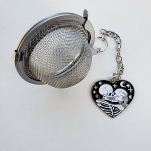 Till Death and Beyond Tea Infuser - Horror Fan - Loose Tea - Halloween - Tea Maker - Love - Skeleton - Kiss - Heart - Moon - Death - Gift