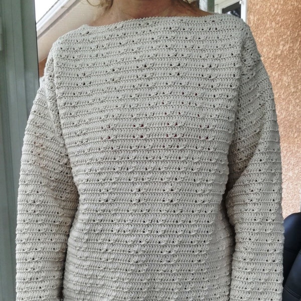 Pull en pure laine réalisé au crochet. Snood assorti.