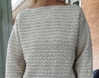 Pull en pure laine réalisé au crochet. Snood assorti.