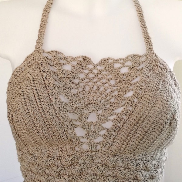 Top au crochet avec décolleté en dentelle au crochet. Souligne joliment la poitrine. Taille, coloris et personnalisation à la demande