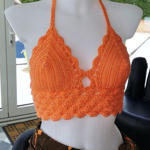 Top vintage de crochet naranja: un clásico atemporal. Disponible en varios colores.
