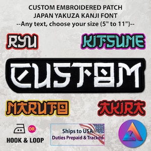 Peut inclure: Une collection d'écussons brodés personnalisés présentant divers mots dans une police stylisée. Les écussons incluent le texte RYU, KITSUNE, CUSTOM, NARUTO et AKIRA dans différentes couleurs, dont le blanc, le bleu sarcelle, l'orange et le rouge.