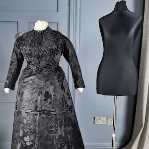 Rare Diminutive Victorian Antique / 1890s Floral Silk Mourning Dress For Little Person ?