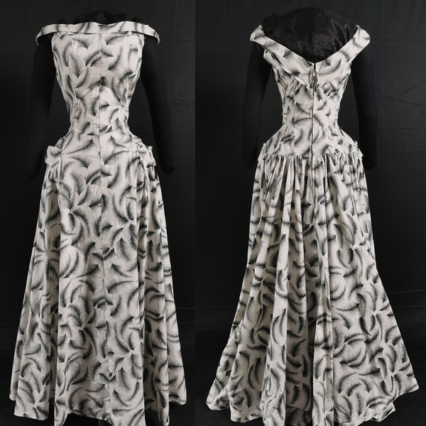 Super Stylish Vintage 1940s / 1950s Monochrome Feather Print Evening / Party Dress