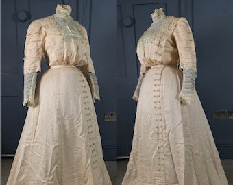 Almost Pristine &#39; Belle Epoque &#39; Early 1900s Apricot Walking Dress - Edwardian Antique Fashion