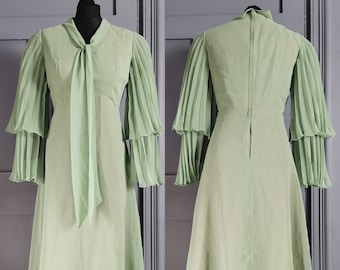 Kitsch ' Peggy French Couture ' Vintage 1960s / 1970s Sea Foam Green Pleat Pagoda Sleeve Tea Dress