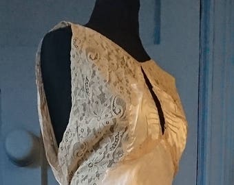 Sensational Sleek 1930s Bias Cut Peach Silk Negligee With Alencon Lace - True Vintage Fashion