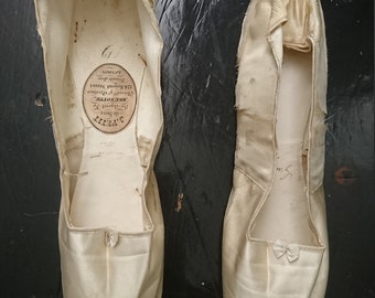Antique 1800s / 1810s / 1820s / Regency Era Silk Straight Wedding Shoes By &#39; Melnotte &#39;