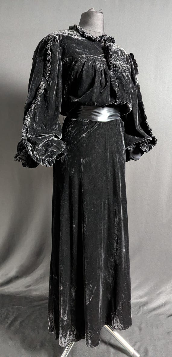 green emerald velvet dress BABEYOND Boat Neck Vintage Sequin Art Deco Long Prom Dress, 20s Hollywood Actress Costume, Gold / Black, Size Xs