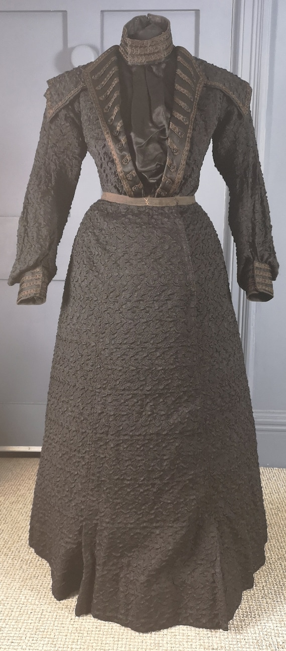 Smart Late 1890s / Early 1900s Embossed Silk Mourning Dress - Victorian / Edwardian Antique Fashion Smart Late 1890s / Early 1900s Embossed Silk Mourning Dress - Victorian / Edwardian Antique Fashion
