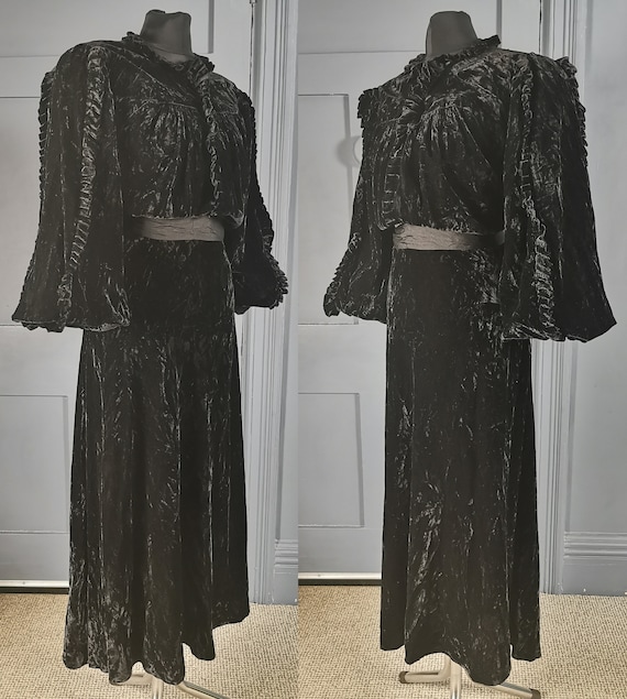 High Fashion Art Deco Vintage 1930s Velvet Bishop
