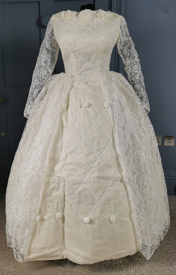 Kitsch Vintage 1950s ' Marie Antoinette ' Lace Wed