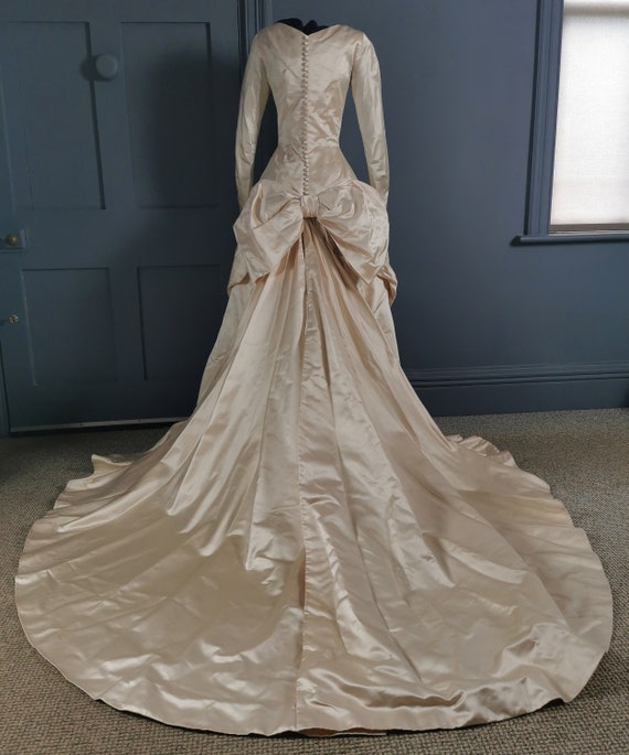 Espectacular vestido de novia de seda de estilo victoriano vintage