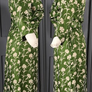 Green Graphic Print Vintage 1940s / 1950s Pure Silk Dress By ' Marcusa Styled By Marcus ' image 8