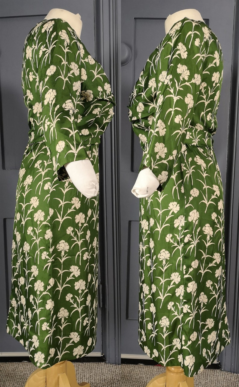 Green Graphic Print Vintage 1940s / 1950s Pure Silk Dress By ' Marcusa Styled By Marcus ' image 8