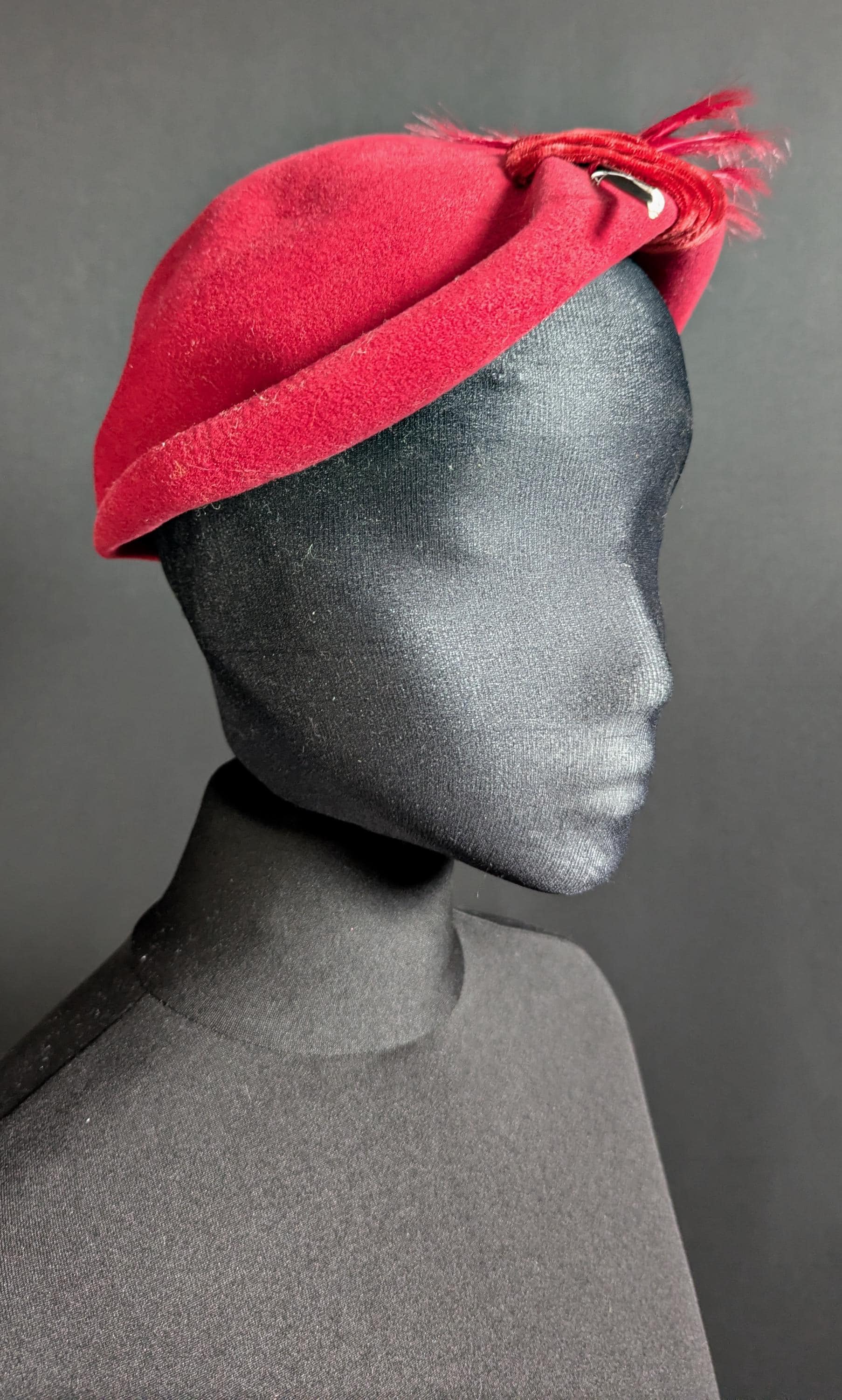 Vintage Fashion 1930s Art Deco Era Feather Trimmed Hat  display picture 2