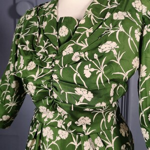 Green Graphic Print Vintage 1940s / 1950s Pure Silk Dress By ' Marcusa Styled By Marcus ' image 2