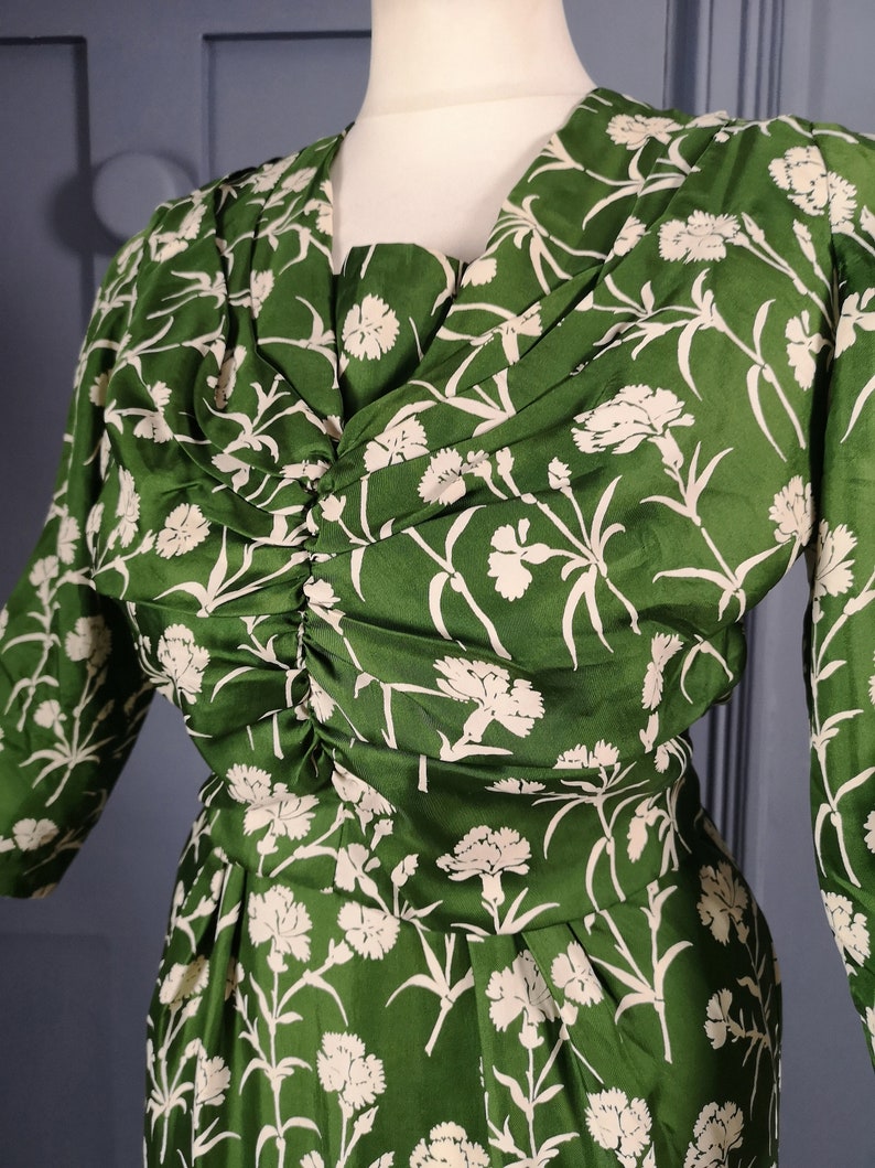 Green Graphic Print Vintage 1940s / 1950s Pure Silk Dress By ' Marcusa Styled By Marcus ' image 2
