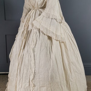 Victorian Antique 1850s Crinoline Morning Robe / Wrapper image 2