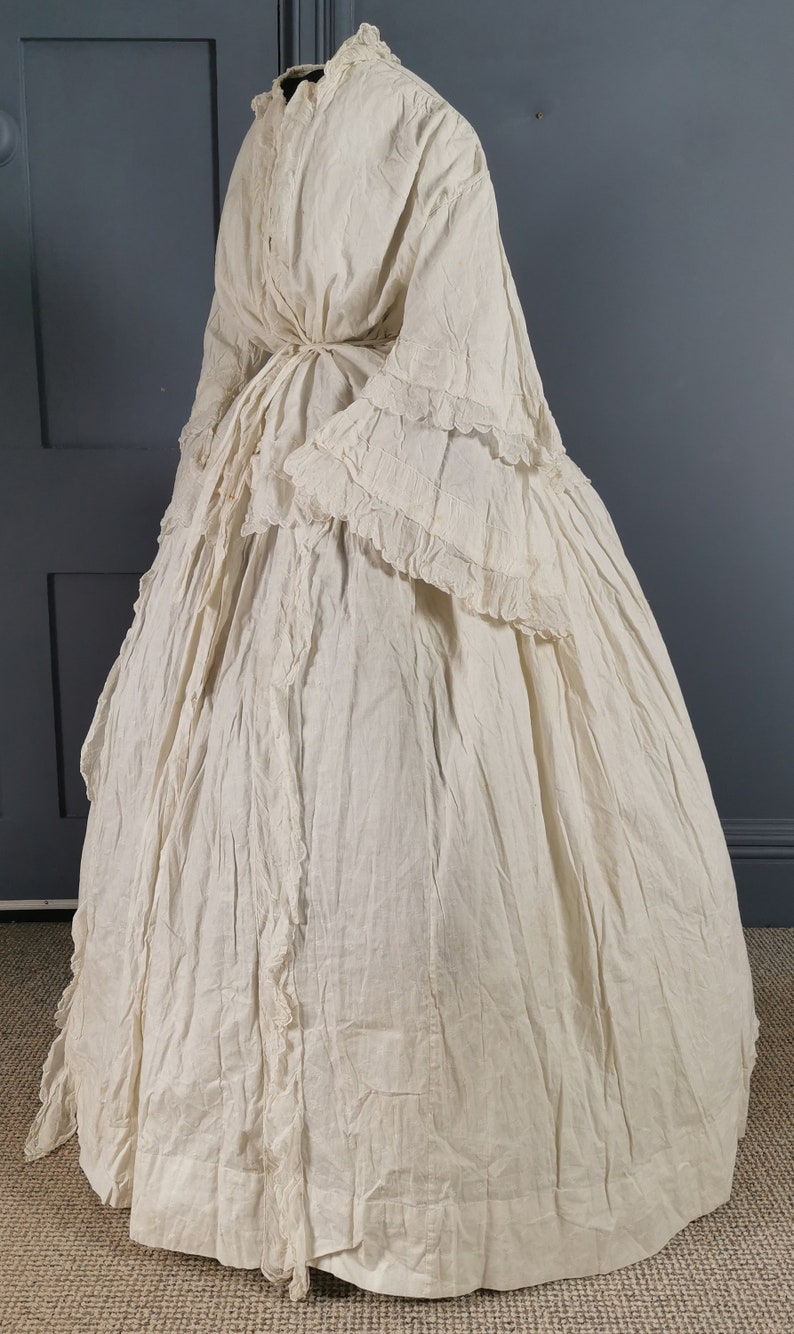 Victorian Antique 1850s Crinoline Morning Robe / Wrapper image 2