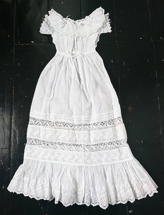 Vestido decorativo de bautizo antiguo del siglo XIX con encaje - Etsy México Vestido decorativo de bautizo antiguo del siglo XIX con encaje - Etsy México