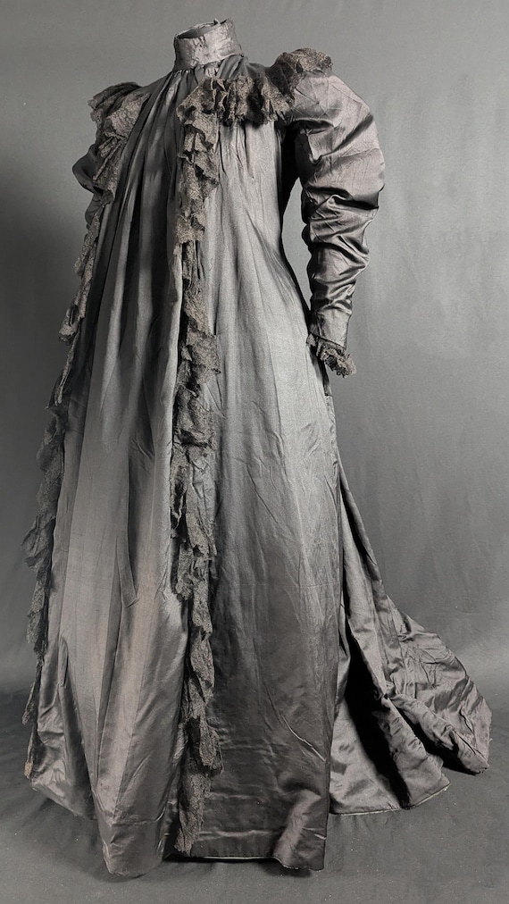 Gothic Victorian Antique Fashion Larger Size 1890s Watteau Train Mourning  Tea Gown / Dress - Ex Museum - Etsy Ireland