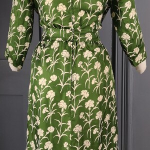 Green Graphic Print Vintage 1940s / 1950s Pure Silk Dress By ' Marcusa Styled By Marcus ' image 6