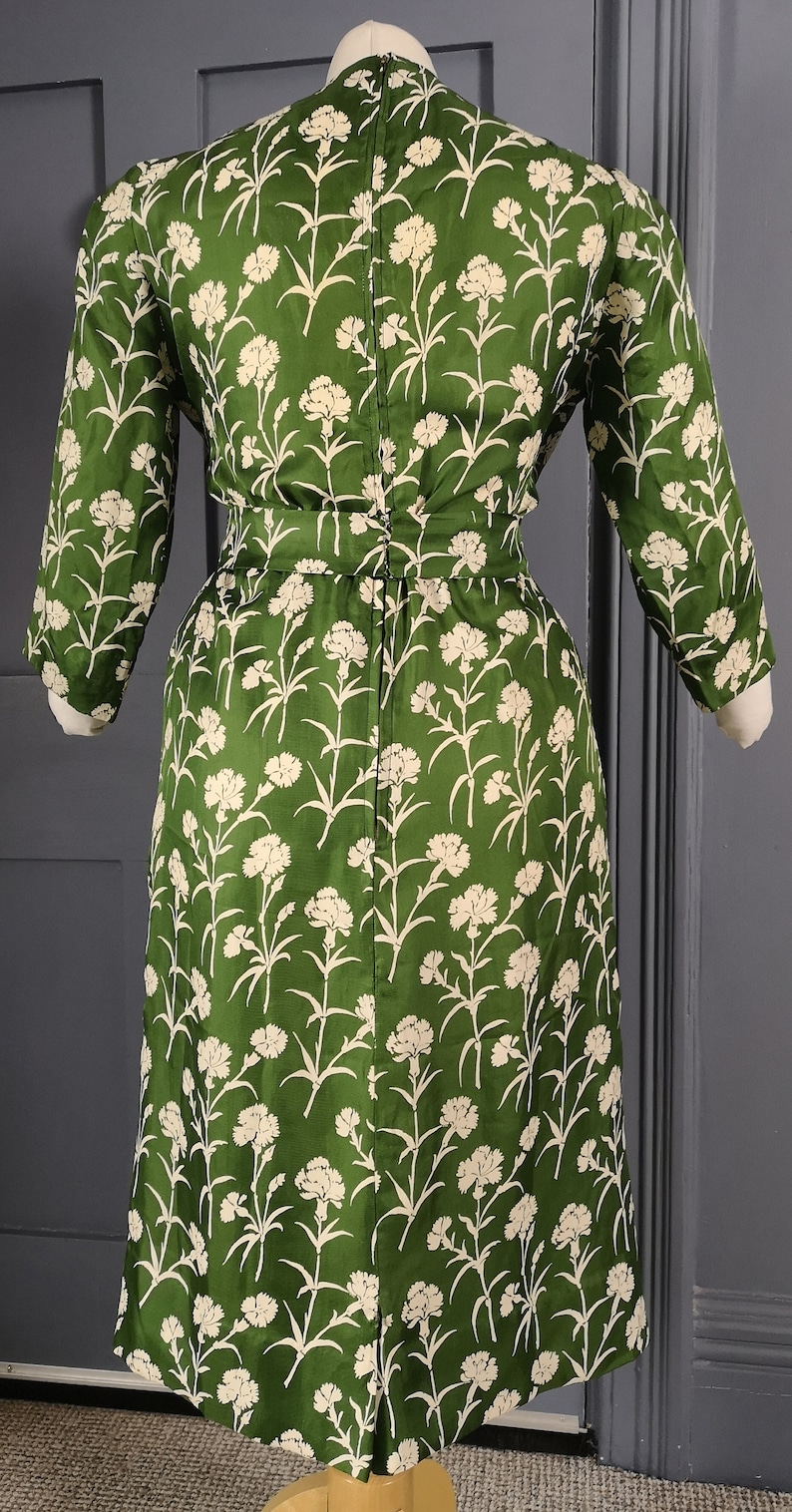 Green Graphic Print Vintage 1940s / 1950s Pure Silk Dress By ' Marcusa Styled By Marcus ' image 6