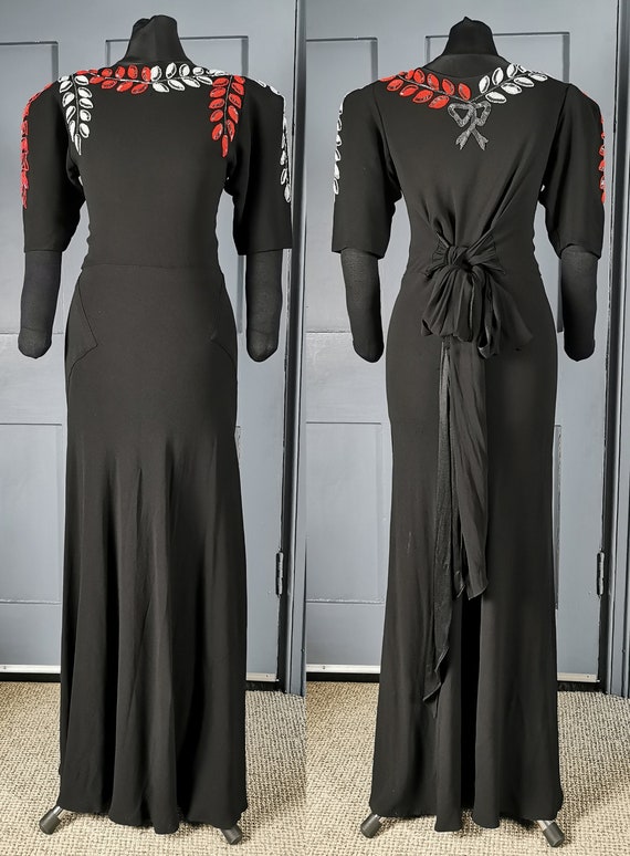 Sophisticated Vintage 1930s Beaded Art Deco Evenin
