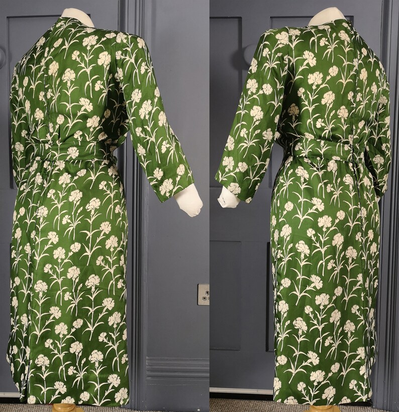 Green Graphic Print Vintage 1940s / 1950s Pure Silk Dress By ' Marcusa Styled By Marcus ' image 7