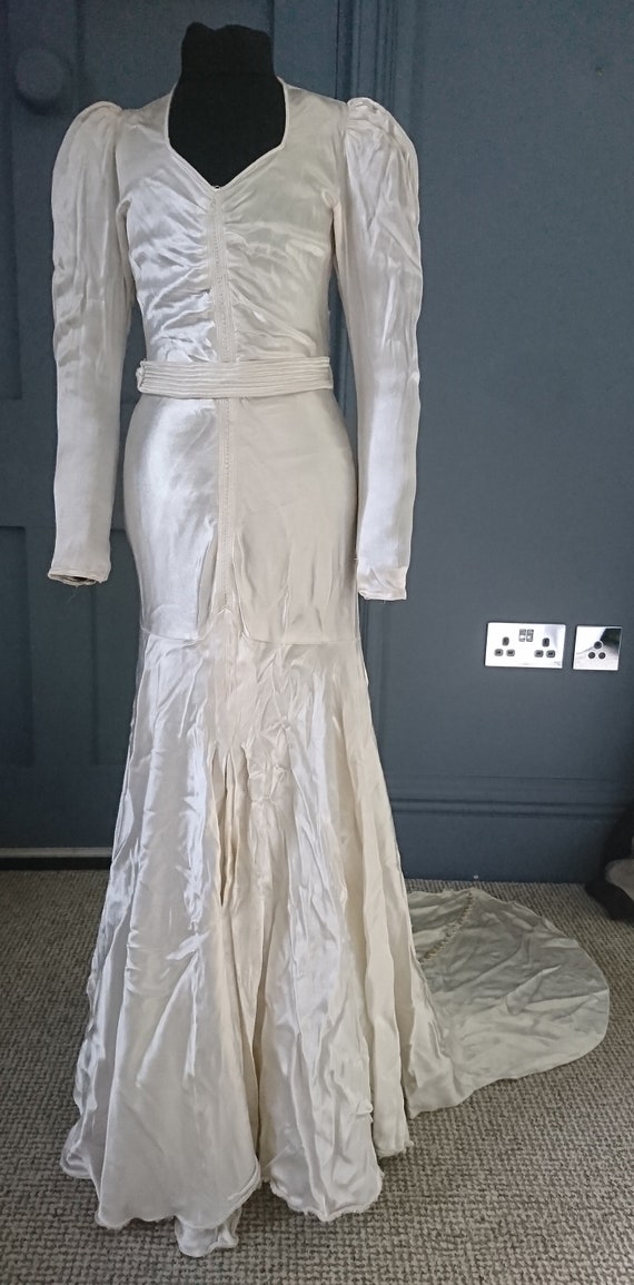 Rare Diminutive 1930s Art Deco Wedding Dress - Tr… - image 2