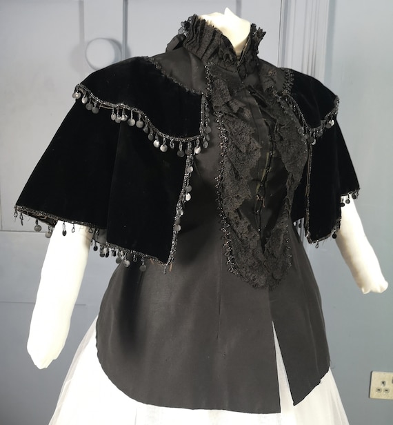 Opulent Gothic 1880s / 1890s Mourning Bustle Jacke