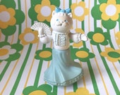 Vintage Avon Cat Perfume Bottle First Flowers Felina Fluffles Lucite Plastic Fan Asian Bow 1970s Kitsch Flask Eau de Cologne
