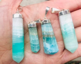 Colgante con punta de cristal de calcita caribeña, plata de ley, alivio de la ansiedad