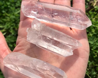 Generadores de puntos láser pulidos de Australia de cuarzo lemuriano con punta de varita de cristal de semilla lemuriana