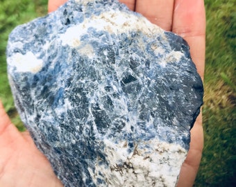 Gran cristal de sodalita en bruto, Australia, piedra del chakra de la garganta azul