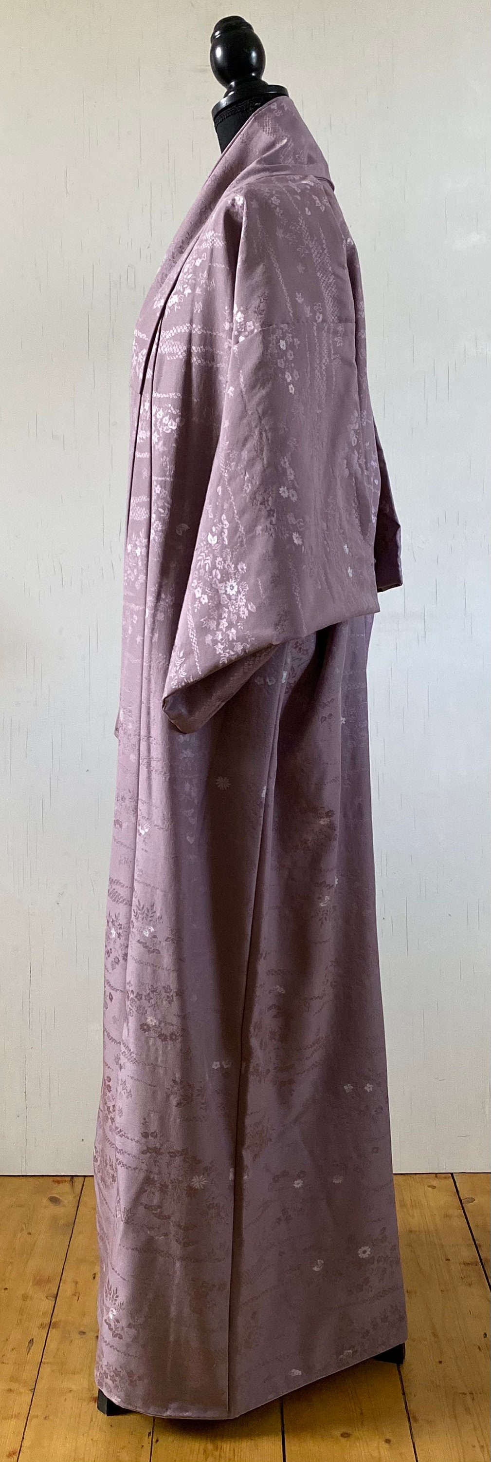 Japan Purple Robe Light Purple Shiny Floral Long Kimono Robe Authentic Japanese Vintage ...