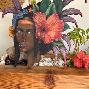 Tropical Flower: Recycled wood wall art. Painting, engraving and pyrography. Tropical female portrait.