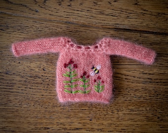 Blythe Strickpullover mit Stickerei (rosa)