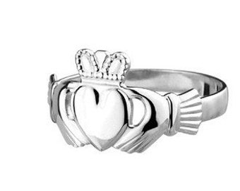 Bague Claddagh argentée pour dames Fabriquée en Irlande