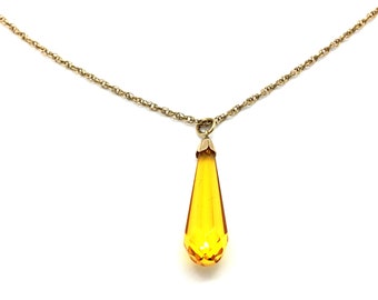 Art Deco 9 Karat Gold Orange Bernstein Glas Briolette Anhänger an Kette