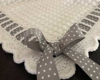 Mikeisha's Baby Blanket - Super easy pattern for a textured crochet Baby Blanket with bobbles (popcorn stitch)