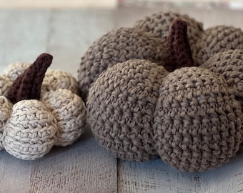 Magical Crochet Pumpkin Pattern with two different textures and 6 sizes