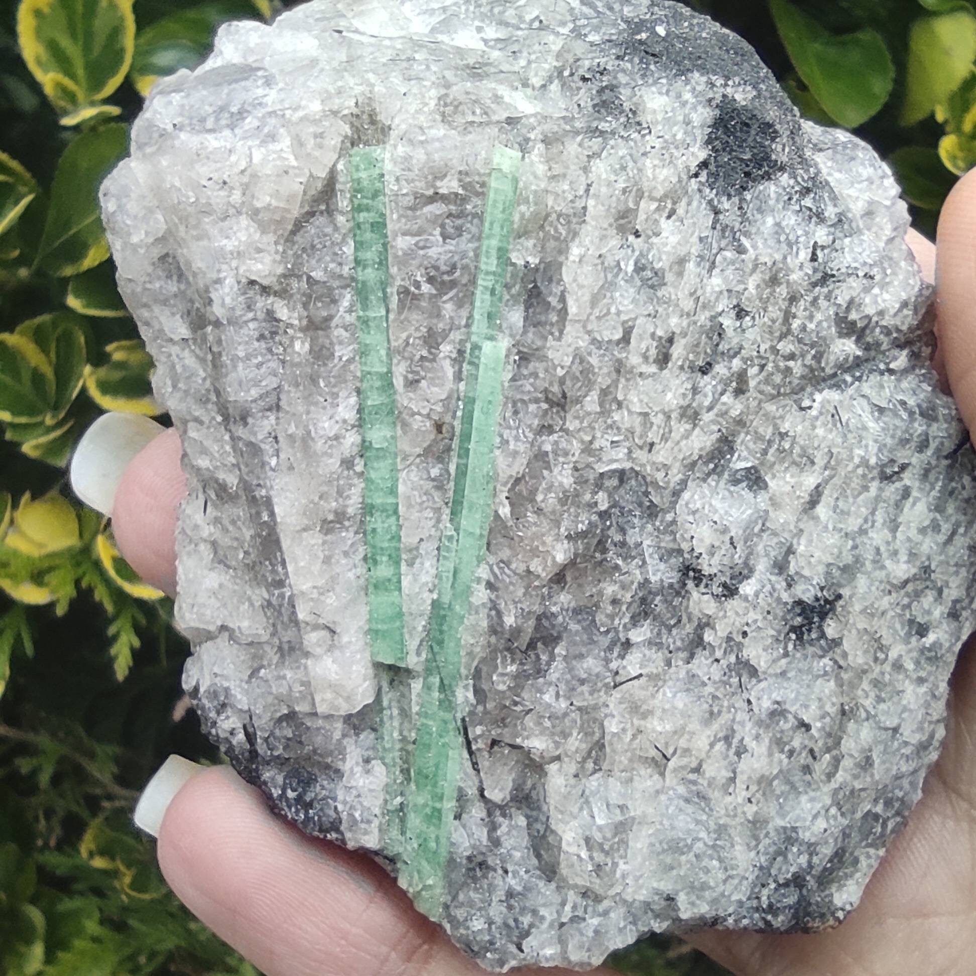 Pièce d'émeraude sur Gangue de Quartz et Mica