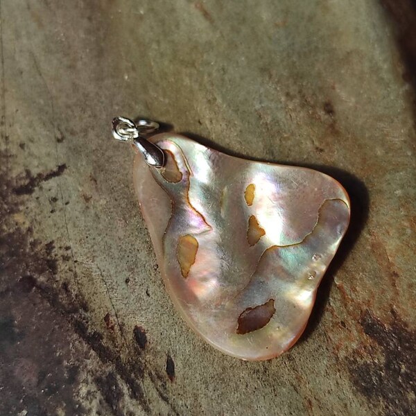 Pendentif Zodiaque Poisson En Nacre Véritable - Blanc Marron - Bijou Fantaisie Unisexe - Neuf Sans Emballage