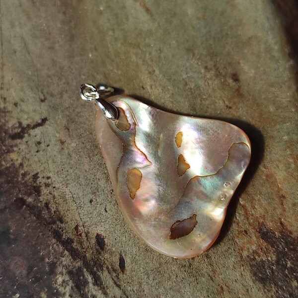 Pendant in real mother-of-pearl